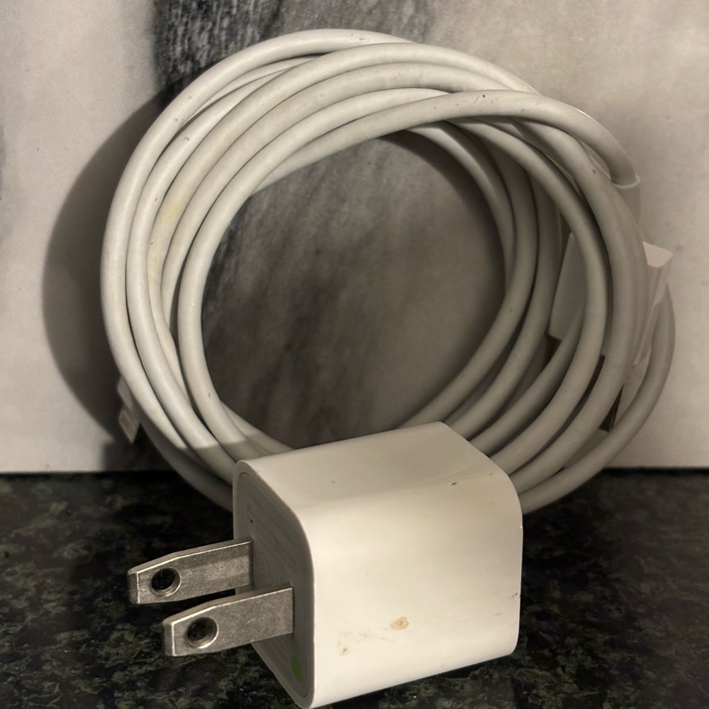 Apple iPhone 8 Plus att  in White with White Lightning Charger